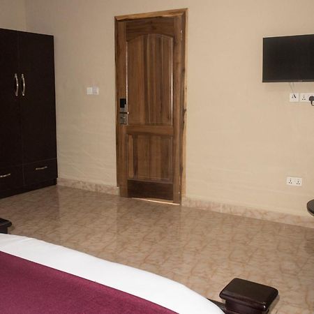 Kislas Luxury Hotel Adenta 外观 照片