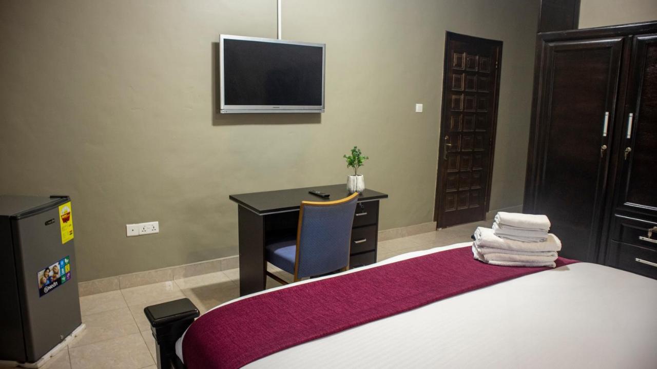 Kislas Luxury Hotel Adenta 外观 照片