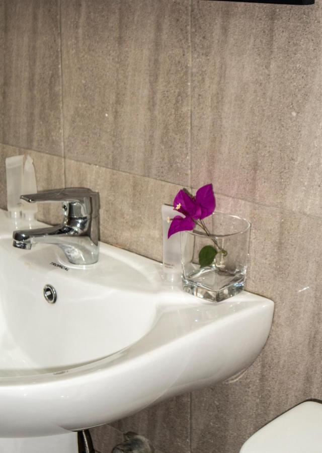 Kislas Luxury Hotel Adenta 外观 照片