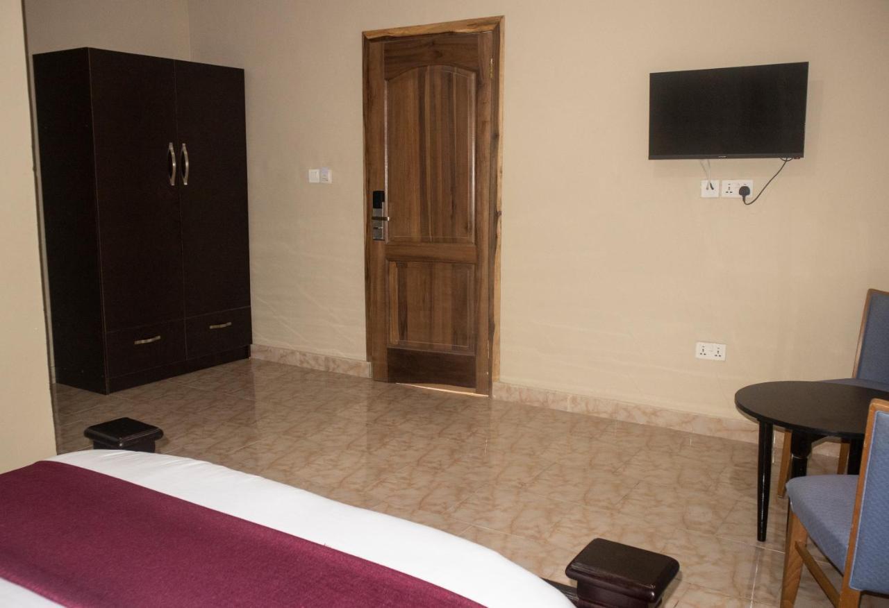 Kislas Luxury Hotel Adenta 外观 照片